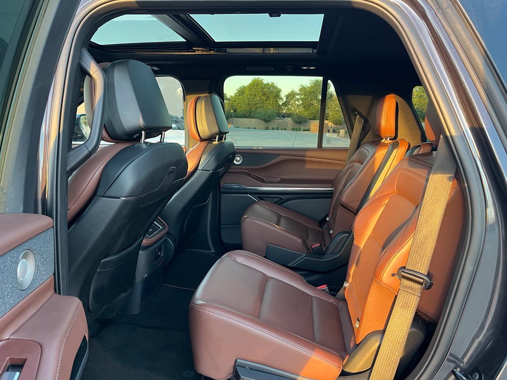 Used 2025 Lincoln Navigator Reserve AWD/4WD image 18
