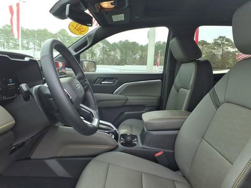 Used 2025 Chevrolet Colorado ZR2 w/ Technology Package image 5