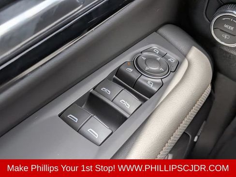 Used 2026 Chevrolet Tahoe High Country AWD/4WD image 23