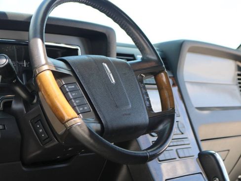 Used 2014 Lincoln Navigator 2WD image 18