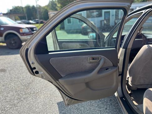 Used 1998 Toyota Camry CE image 18