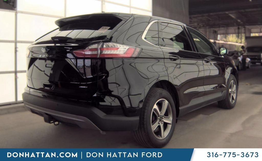Used 2024 Ford Edge SEL w/ Convenience Package AWD/4WD image 3