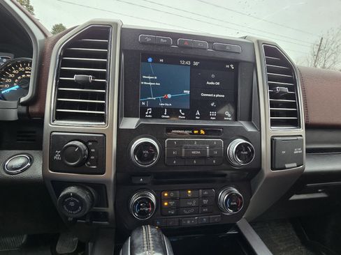 Used 2018 Ford F150 Platinum w/ Technology Package image 11
