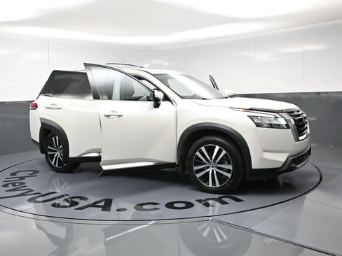 Used 2023 Nissan Pathfinder Platinum AWD/4WD image 25