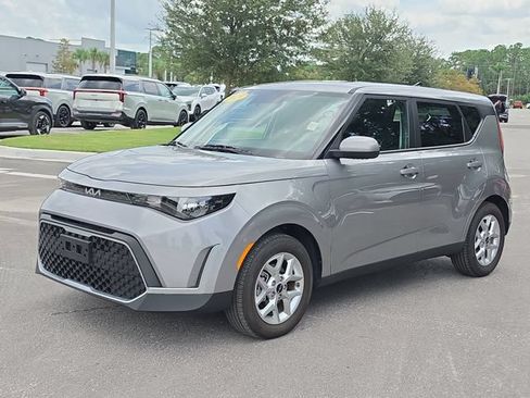 Certified 2025 Kia Soul LX w/ LX Technology Package FWD image 2