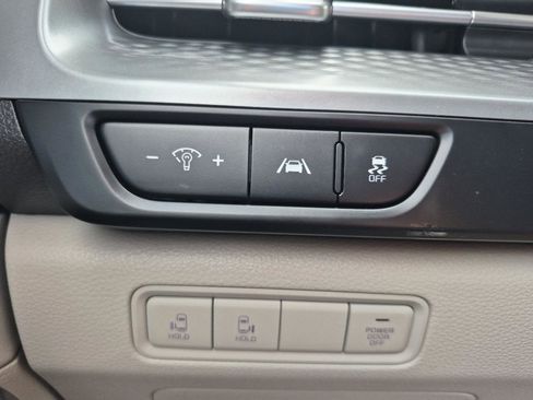 Used 2023 Kia Carnival LX FWD image 15