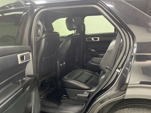 Used 2020 Ford Explorer XLT w/ Equipment Group 202A AWD/4WD image 14
