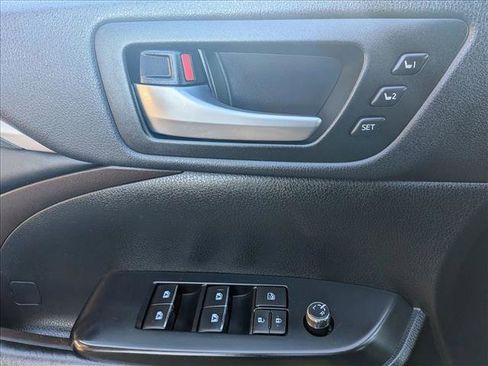 Used 2019 Toyota Highlander Limited image 14