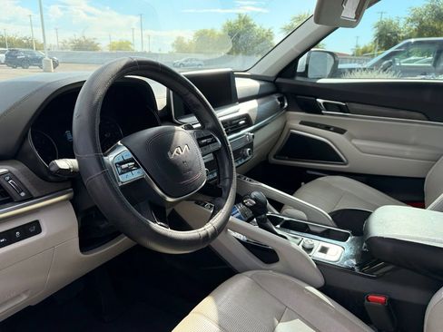 Used 2022 Kia Telluride EX w/ EX Premium Package FWD image 8