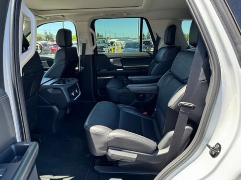 Used 2025 Ford Expedition Platinum AWD/4WD image 31