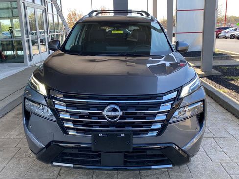 Used 2025 Nissan Rogue Platinum w/ Platinum Premium Package image 2