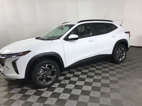 New 2026 Chevrolet Trax LT image 3