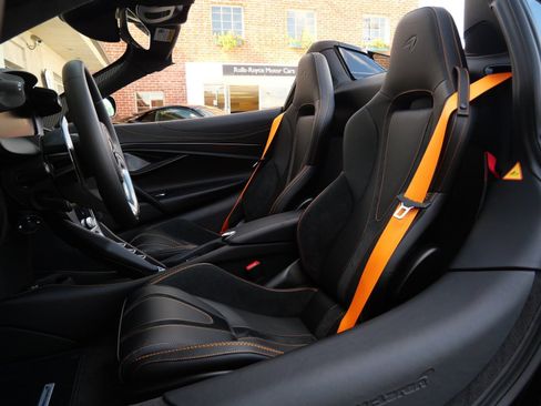 Used 2026 McLaren 750S Spider RWD image 22