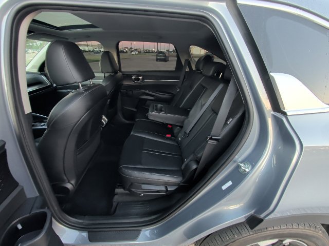 Used 2024 Kia Sorento S w/ Panoramic Sunroof Package FWD image 13