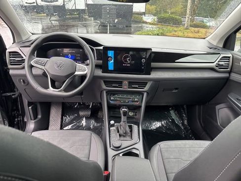 New 2025 Volkswagen Taos SE AWD/4WD image 24