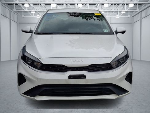 Used 2022 Kia Forte LXS FWD image 2