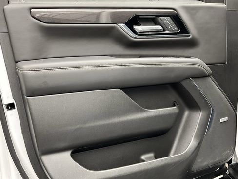 Certified 2025 GMC Yukon Elevation w/ LPO, Elevation Black Package AWD/4WD image 8