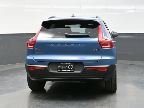 Used 2025 Volvo XC40 B5 Plus image 6