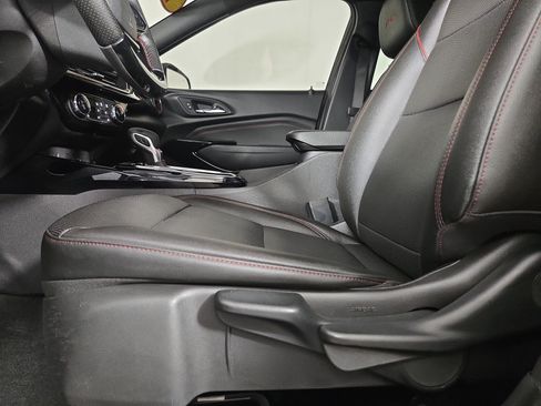 Certified 2025 Chevrolet Trax RS w/ Sunroof Package FWD image 30