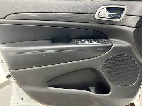 Used 2019 Jeep Grand Cherokee Altitude AWD/4WD image 21