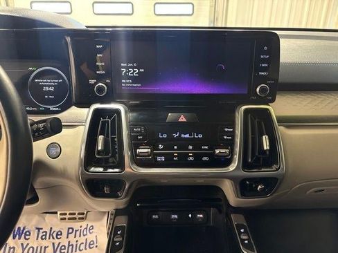 Used 2022 Kia Sorento SX Prestige w/ Panoramic Sunroof Package AWD/4WD image 19