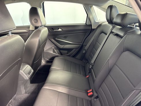 Used 2021 Volkswagen Jetta SE w/ SE Cold Weather Package FWD image 22