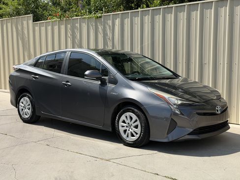 Used 2016 Toyota Prius Two FWD image 3