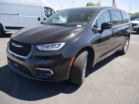 New 2026 Chrysler Pacifica Select AWD/4WD image 3