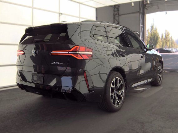 Used 2025 BMW X3 xDrive30i w/ Premium Package AWD/4WD image 4