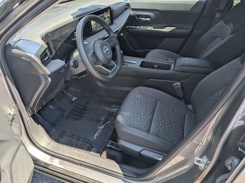 Certified 2025 Nissan Kicks SV FWD image 9