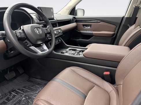 Used 2025 Honda Pilot Elite image 10
