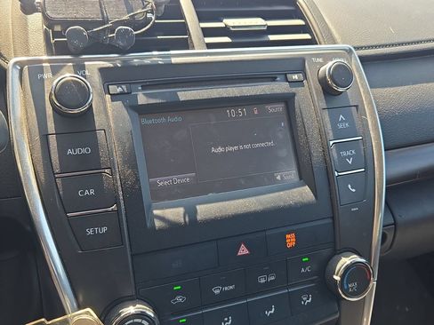 Used 2017 Toyota Camry LE FWD image 12