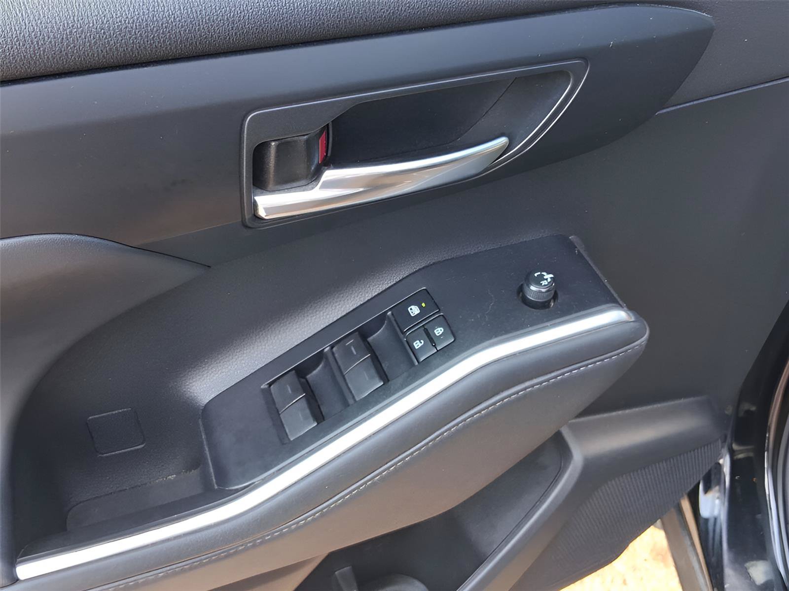 Used 2022 Toyota Highlander XLE FWD image 22