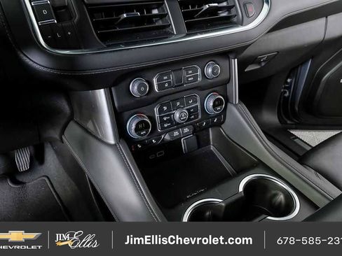 Certified 2024 Chevrolet Suburban LT RWD image 18