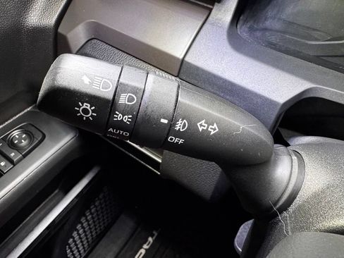 Used 2025 Toyota Tacoma SR5 AWD/4WD image 28