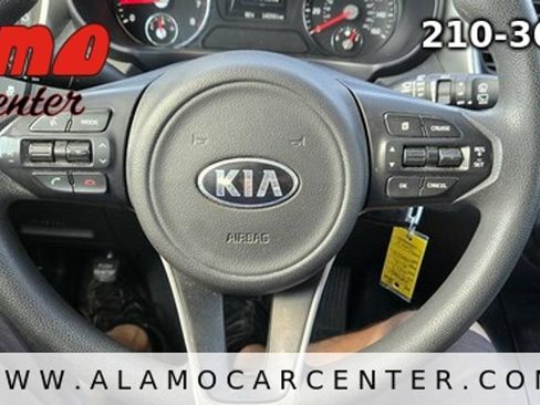 Used 2017 Kia Sorento L FWD image 38