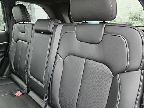 New 2026 Jeep Grand Cherokee Limited w/ Luxury Tech Group II AWD/4WD image 18