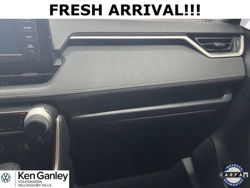 Used 2019 Toyota RAV4 LE w/ Carpet Mat Package image 15