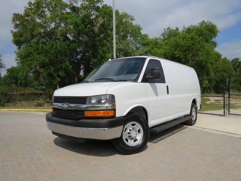 Used 2016 Chevrolet Express 3500 image 2