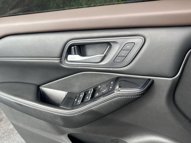 Used 2023 Nissan Rogue SL w/ SL Premium Package FWD image 29