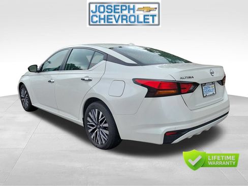 Used 2024 Nissan Altima 2.5 SV FWD image 3