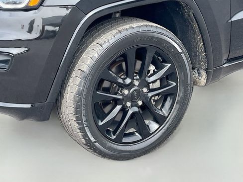 Used 2022 Jeep Grand Cherokee Laredo X AWD/4WD image 31