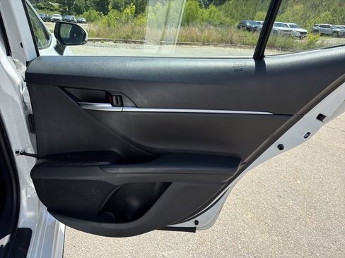 Used 2022 Toyota Camry SE w/ Convenience Package FWD image 16