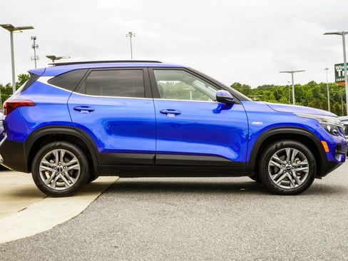 Used 2023 Kia Seltos S w/ Navigation Package AWD/4WD image 6