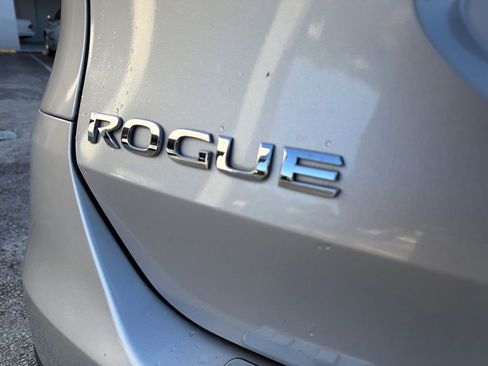 Used 2016 Nissan Rogue SV w/ SV Premium Package image 10