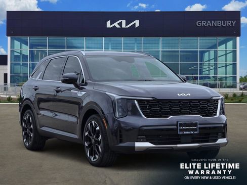 Certified 2025 Kia Sorento EX FWD image 3