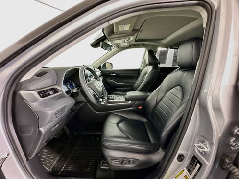 Used 2021 Toyota Highlander XLE AWD/4WD image 13