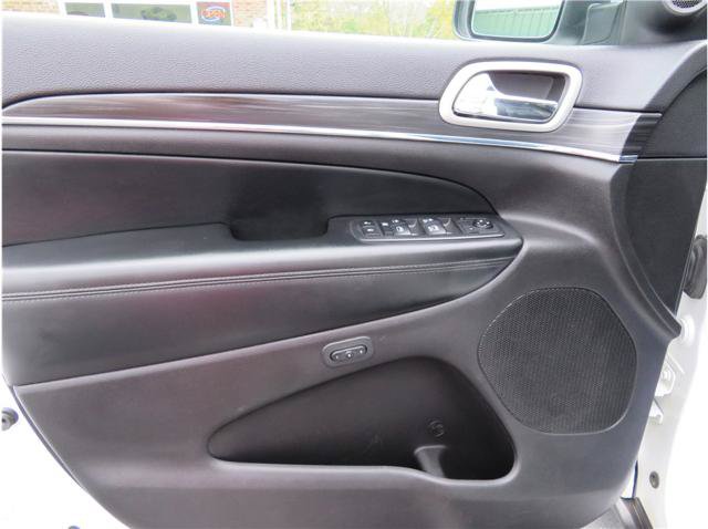 Used 2020 Jeep Grand Cherokee Limited AWD/4WD image 31