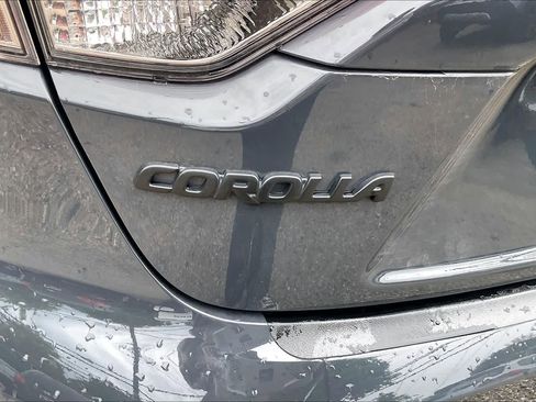 Used 2025 Toyota Corolla SE image 30