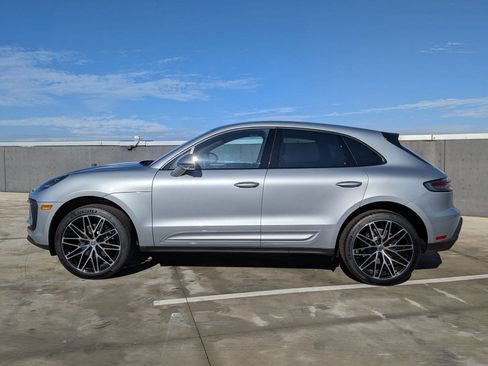 Certified 2025 Porsche Macan AWD/4WD image 2